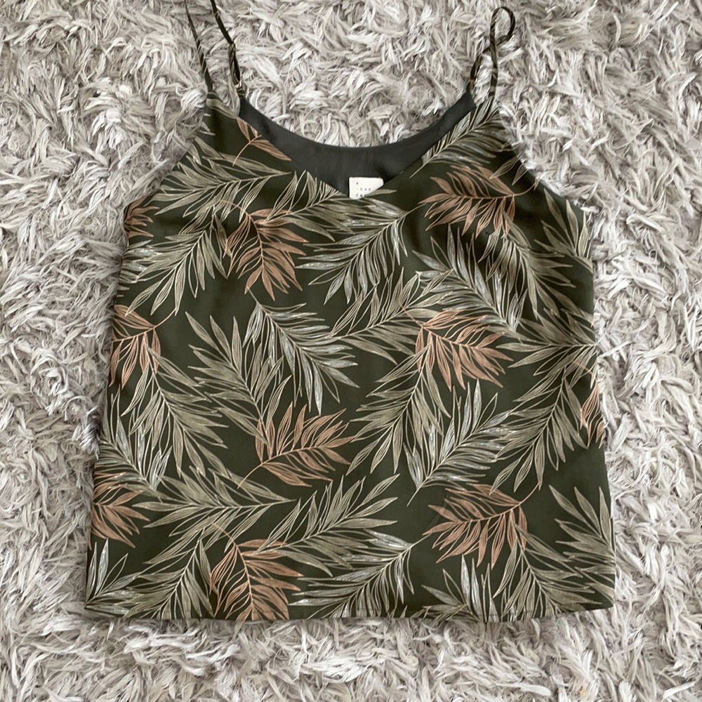 NWOT palm flowy tank